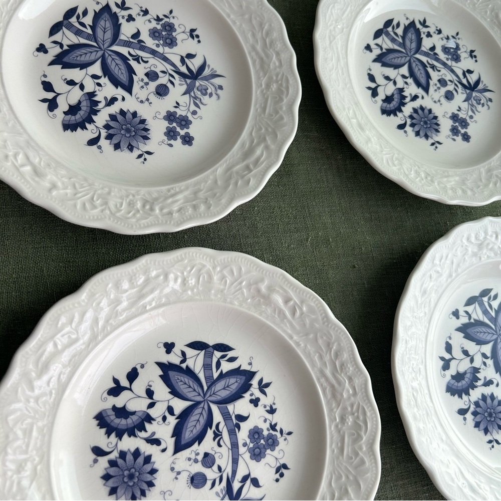 (4) VINTAGE purple onion 7” floral salad plates beautiful embossed rim - Picture 3 of 4